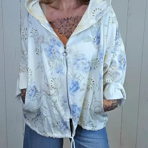 Leia lett blomstrete hettejakke
