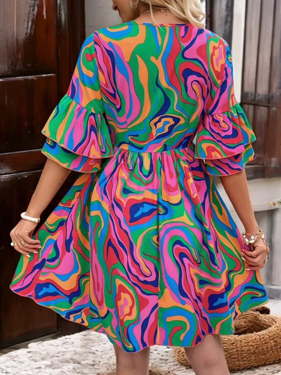 ChicVibe - Stilren Minikjole med Volang og V-hals for Trendsik Stil - Image 3