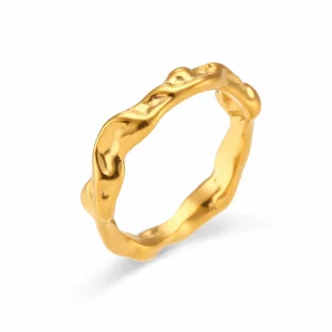 Minimalistisk Ring med Ujevn Overflate – Gullfarget Stål (Vannbestandig)