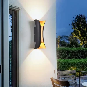 LumiGuard - Vanntett Aluminium LED-Vegglampe for Utendørs Bruk