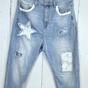 Emilie Jeans med patch og slitte detaljer