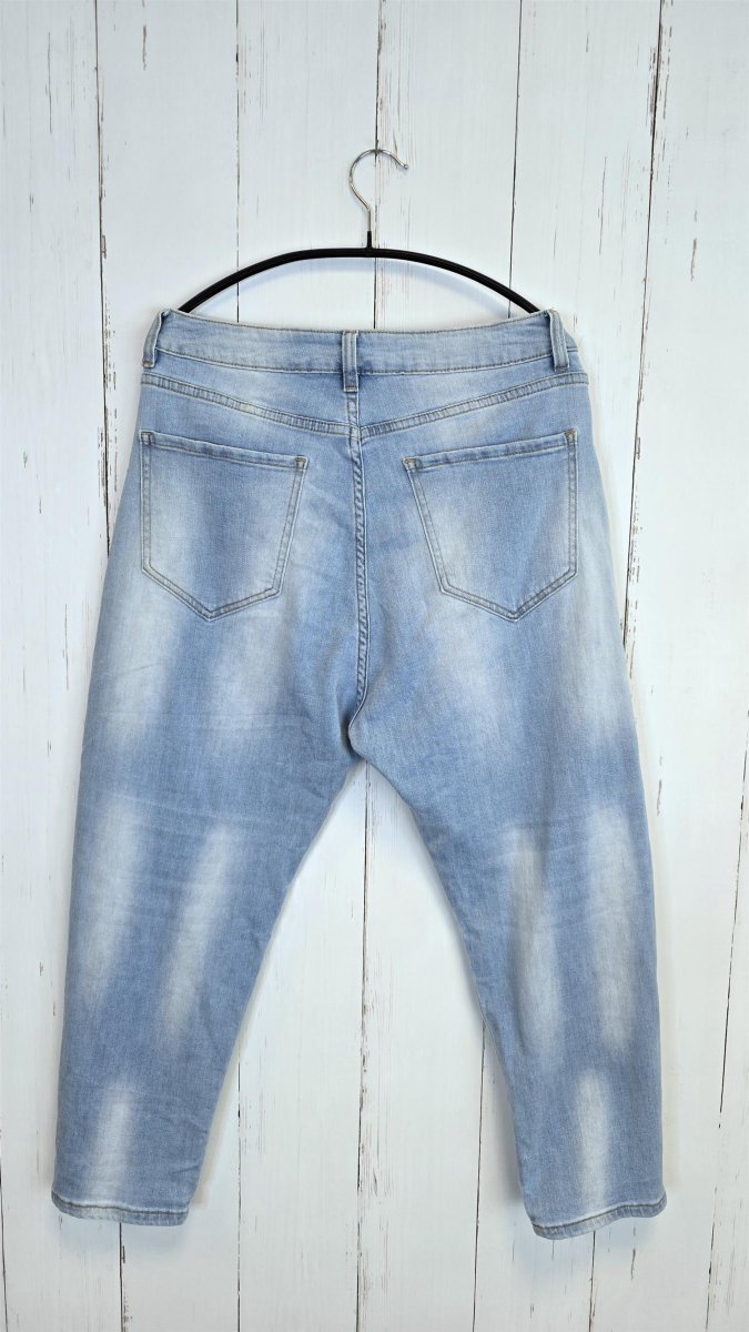 Emilie Jeans med patch og slitte detaljer - Image 4