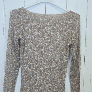 Tynn topp med blomsterprint brun
