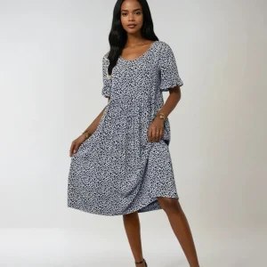 StyleWave - Prikkete Midikjole for Trendy Look