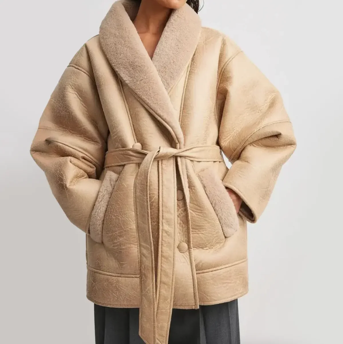 StyleWarm - Fleecefôret Jakke med Bindebelte for Vinterens Komfort - Image 4