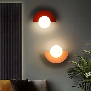 LunaGlow - Stilren Halvsirkelformet Vegglampe for Moderne Rom