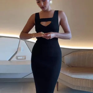 EleganceWear - Moderne Midikjole for Unike Anledninger
