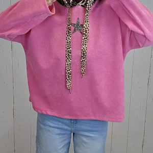 Lola hettegenser med leoparddetaljer rosa