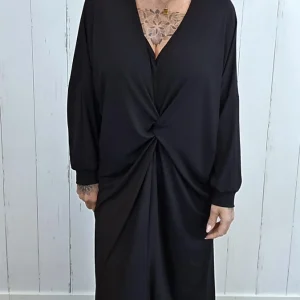 Ella svart kjole med knutedetalj