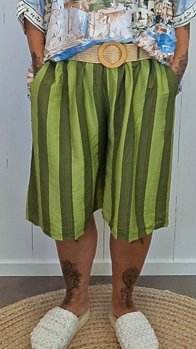 Løse shorts med belte grønn