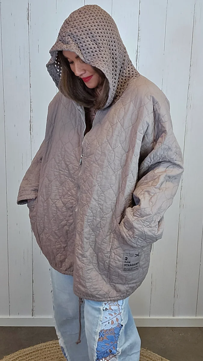Pernille quiltet jakke taupe - Image 3