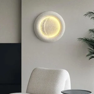 AuraLight - Elegant Rund Vegglampe i Harpiks for Unik Belysning