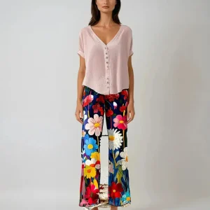 LinenTrend - T-Skjorte i Lin med Elegante Knapperedetaljer for Stiltips