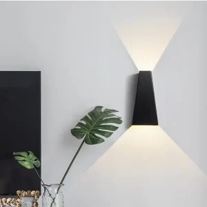 LumoGlow - Stilren LED-Vegglampe for Moderne Interiør