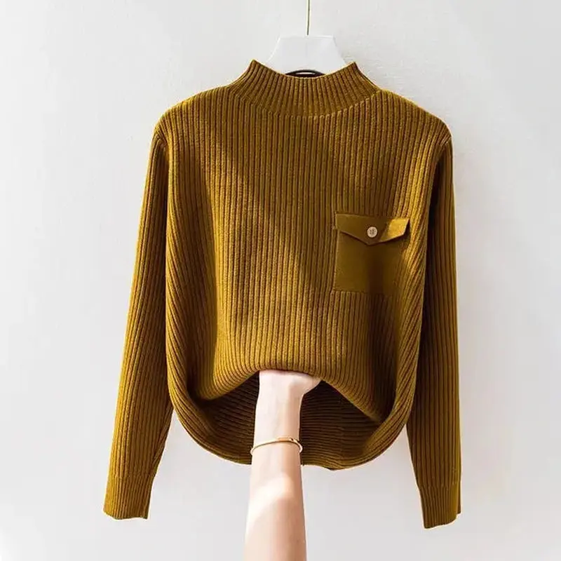 Luna – Elegant Ribbestrikket Topp med Knapplomme - Image 4