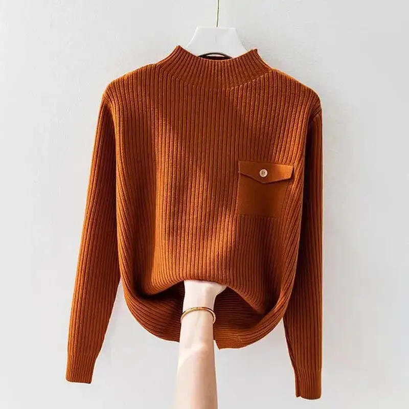 Luna – Elegant Ribbestrikket Topp med Knapplomme - Image 6